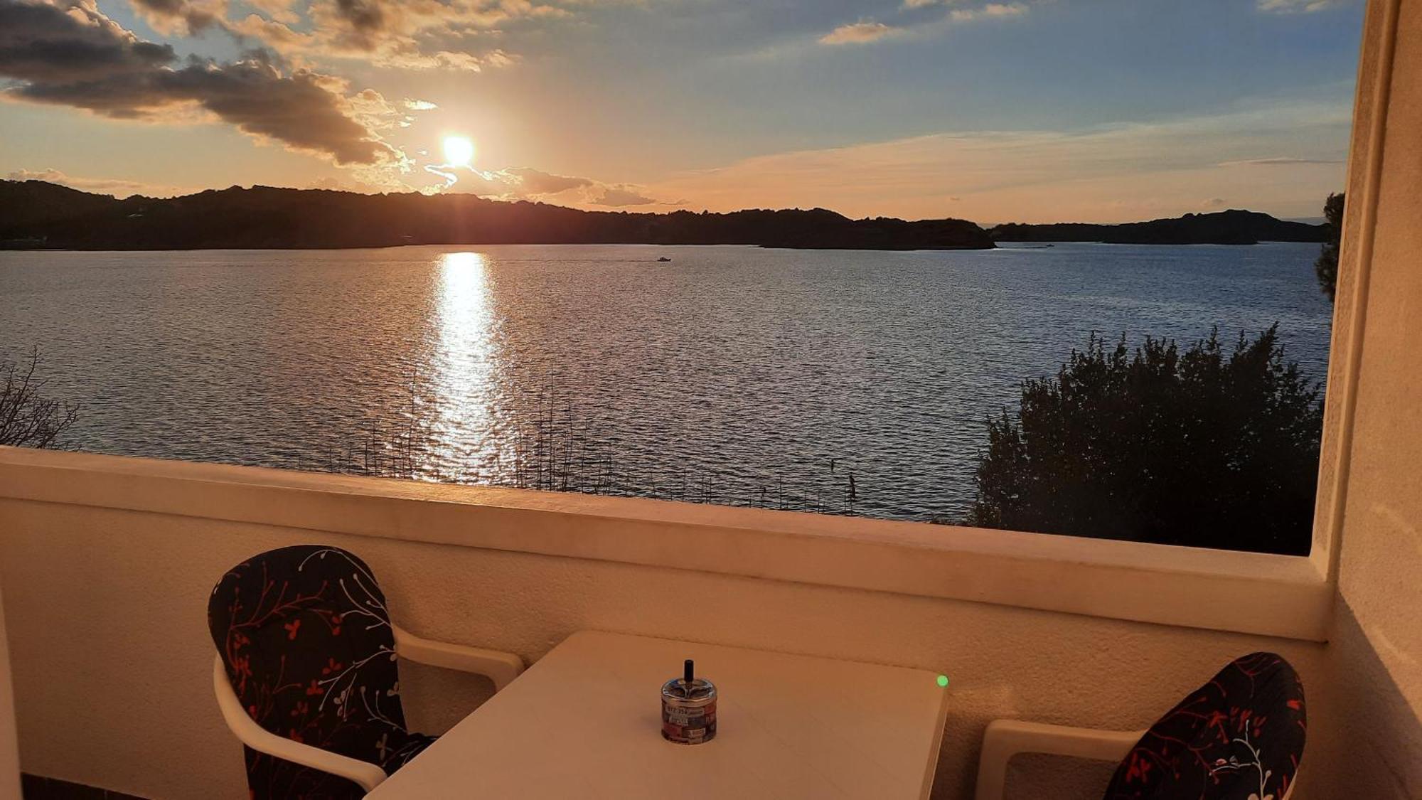 Apartments Justic Supetarska Draga Rum bild